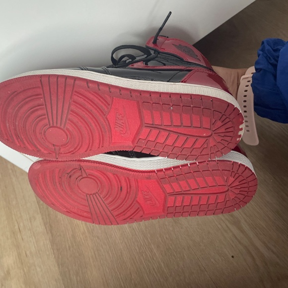 Air Jordan 1 Retro High - Picture 2 of 4